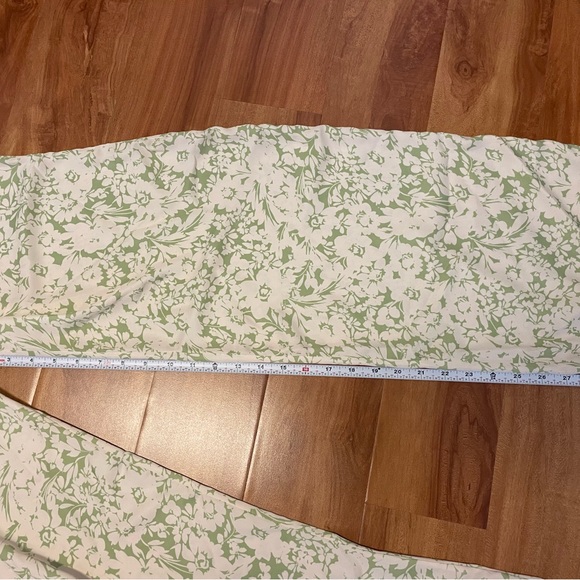 RESA floral pants, great silk material! Tags on, never worn. - Picture 2 of 3